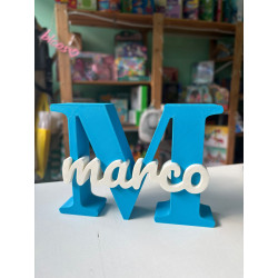 Inicial y nombre en 3D